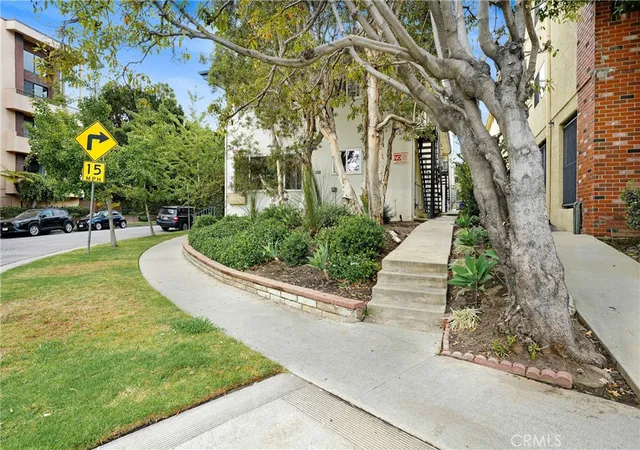 Photo 3 of Sale Pending at 1975 S Beverly Glen, Los Angeles, CA 90025 | MLS# PW26190137 | Listing updated on 2026-10-05