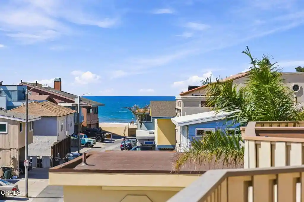 Listing Photo 1 - Condo for sale in 1115 1117 Pittsfield Ln located at 1115 1117 Pittsfield Ln, Ventura, CA 93001 - Unit 1115 1117 Pittsfield Ln