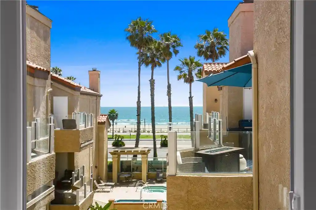 Listing Photo 1 - Condo for sale in 2000 Pacific Coast Hwy Apt 308 located at 2000 Pacific Coast Hwy Apt 308, Huntington Beach, CA 92648 - Unit 2000 Pacific Coast Hwy Apt 308