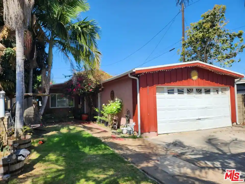 Photo 1 of Single family home for sale at 6581 Lemon Ave, Long Beach, CA 90805 | MLS# 26922291 | Listing updated on 2026-10-14