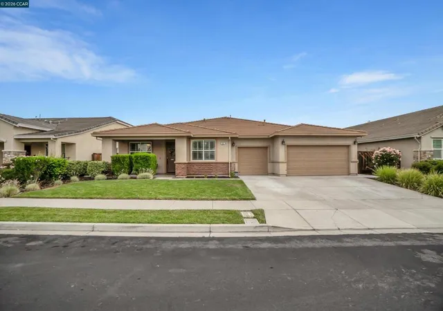Photo 3 of Sale Pending at 816 Pathfinder, Oakley, CA 94561 | MLS# 41146810 | Listing updated on 2026-09-17