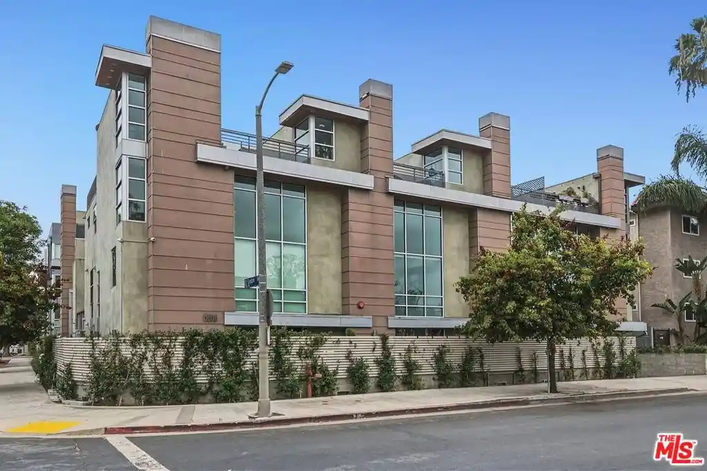 Condo for sale at 5806 Waring Ave #14, Los Angeles, CA 90038 | MLS# 26933077