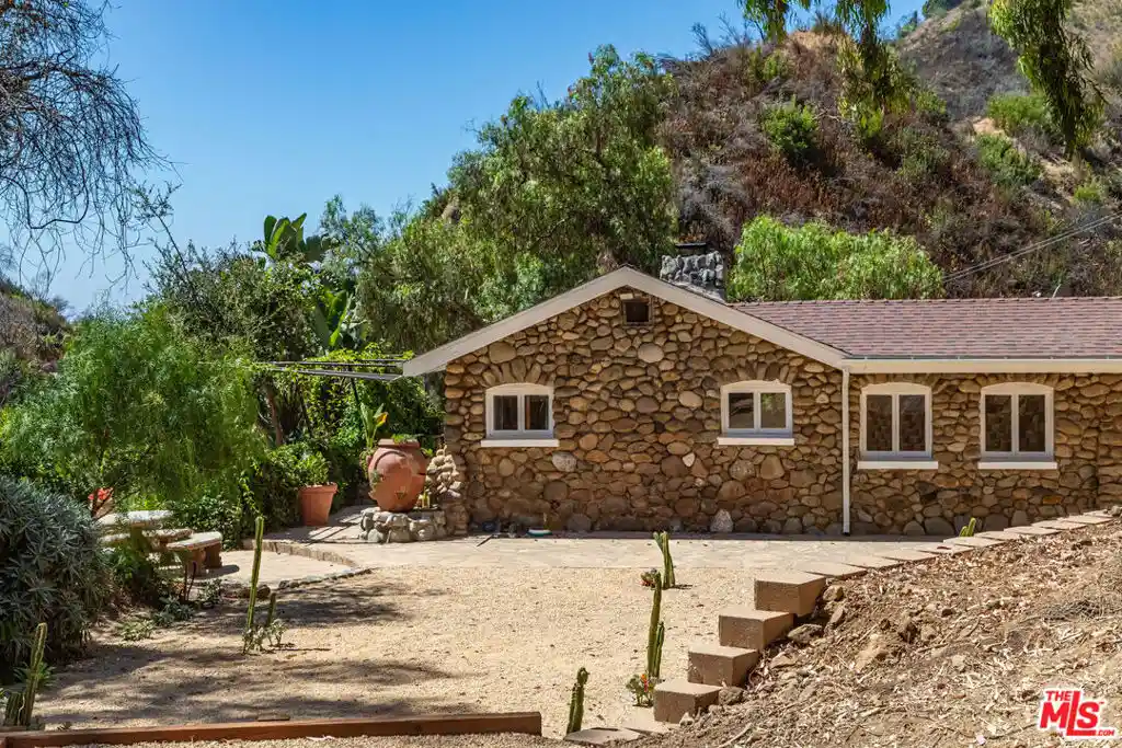 Photo 1 of Single family home for sale at 2961 Gorge Rd, Malibu, CA 90265 | MLS# 26908613 | Listing updated on 2026-10-16
