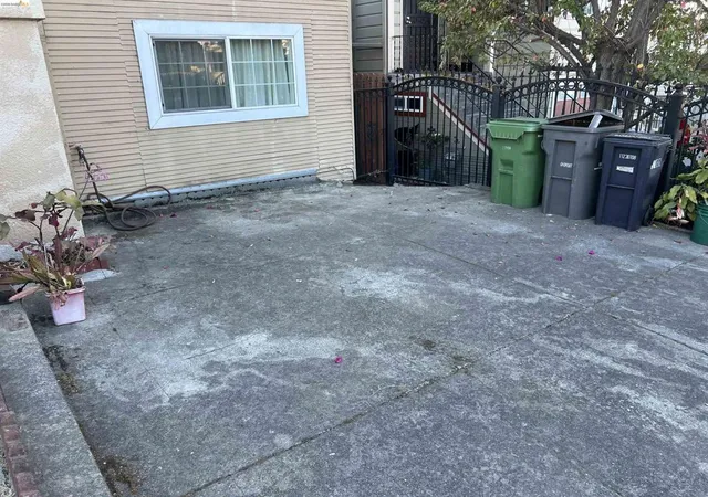 Photo 3 of Single family home for sale at 2209 E 22nd Street, Oakland, CA 94606 | MLS# 41146813 | Listing updated on 2026-10-02