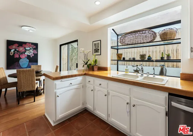 Photo 4 of Condo for sale at 1171 Stanford St #3, Santa Monica, CA 90403 | MLS# 26929621 | Listing updated on 2026-10-03