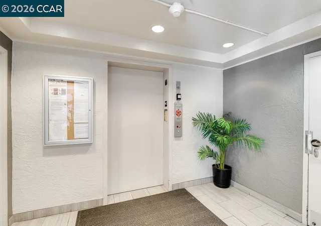 Listing Photo 5 - Condo for sale in building located at 3173 Wayside Plz, Walnut Creek, CA 94597 - Unit #301