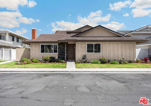Photo 2 of Multi family home for sale at 17082 Evergreen Cir, Huntington Beach, CA 92647 | MLS# 26934293 | Listing updated on 2026-09-13