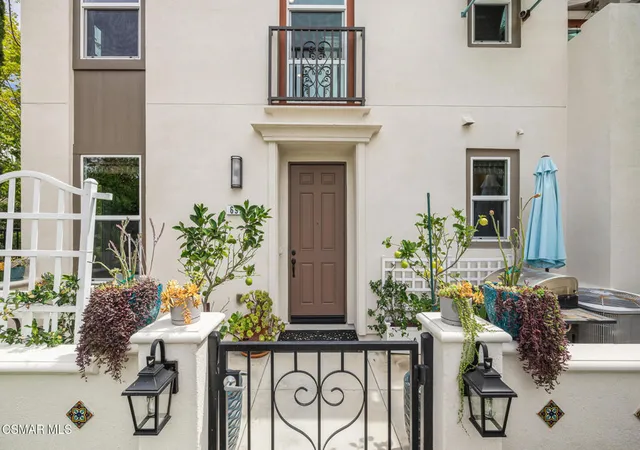 Photo 3 of Townhouse for sale at 697 Camino Tierra Santa, Camarillo, CA 93010 | MLS# 226004164 | Listing updated on 2026-09-10