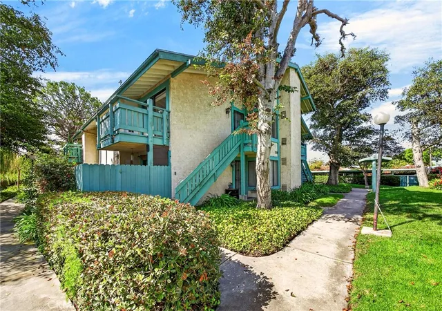 Listing Photo 2 - Condo for sale in building located at 20535 S Vermont Ave, Torrance, CA 90502 - Unit #4