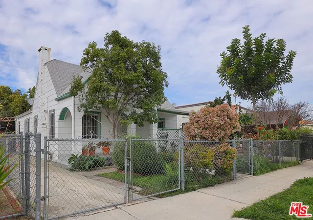 Photo 3 of Single family home for sale at 1271 S Mullen Ave, Los Angeles, CA 90019 | MLS# 26934799 | Listing updated on 2026-09-17