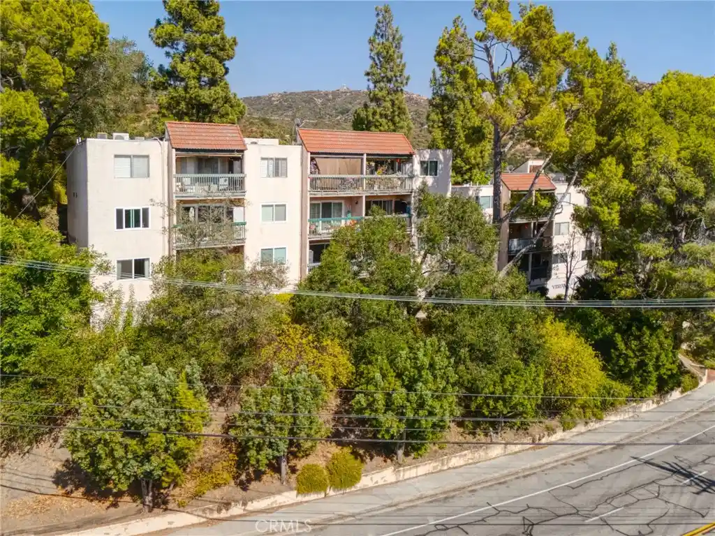 Listing Photo 1 - Condo for sale in 2940 N Verdugo located at 2940 N Verdugo, Glendale, CA 91208 - Unit #206
