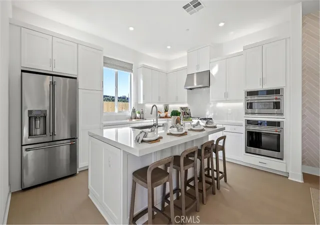 Listing Photo 2 - Condo for sale in building located at 26671 Eclipse Wy, Stevenson Ranch, CA 91381