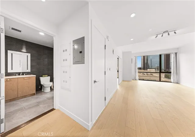 Photo 2 of Condo for sale at 400 S Broadway #1607, Los Angeles, CA 90013 | MLS# AR26182310 | Listing updated on 2026-10-10