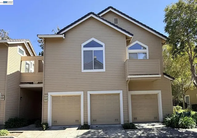 Listing Photo 2 - Condo for sale in building located at 5246 Tacoma Cmn, Fremont, CA 94555