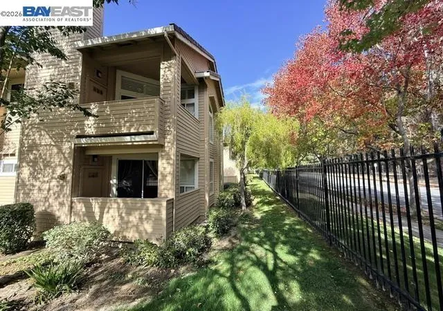 Listing Photo 3 - Condo for sale in building located at 5246 Tacoma Cmn, Fremont, CA 94555