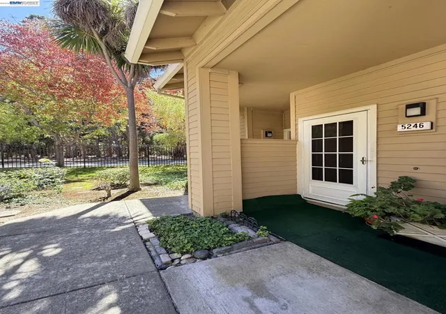 Listing Photo 4 - Condo for sale in building located at 5246 Tacoma Cmn, Fremont, CA 94555