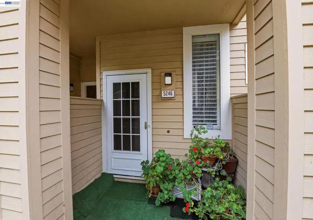 Listing Photo 5 - Condo for sale in building located at 5246 Tacoma Cmn, Fremont, CA 94555