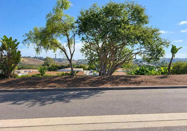 Listing Photo 1 - Condo for sale in building located at 3548 Bartlett Ave, Oceanside, CA 92057 - Unit #