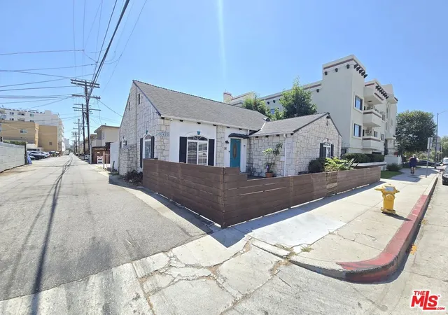 Photo 3 of Single family home for sale at 10420 Palms Blvd, Los Angeles, CA 90034 | MLS# 26923071 | Listing updated on 2026-09-22
