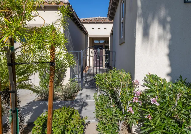 Photo 4 of Single family home for sale at 61125 Living Stone Dr, La Quinta, CA 92253 | MLS# 219152139DA | Listing updated on 2026-09-13
