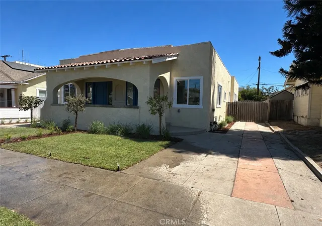 Photo 2 of Sale Pending at 648 Mira Mar, Long Beach, CA 90814 | MLS# CV26192056 | Listing updated on 2026-09-28
