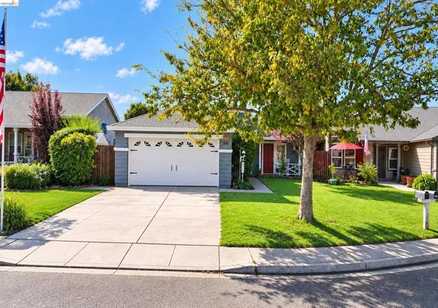 Photo 3 of Sale Pending at 686 Frazier Dr, Oakley, CA 94561 | MLS# 41146885 | Listing updated on 2026-10-02