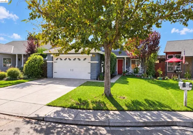 Photo 3 of Sale Pending at 686 Frazier Dr, Oakley, CA 94561 | MLS# 41146885 | Listing updated on 2026-10-02