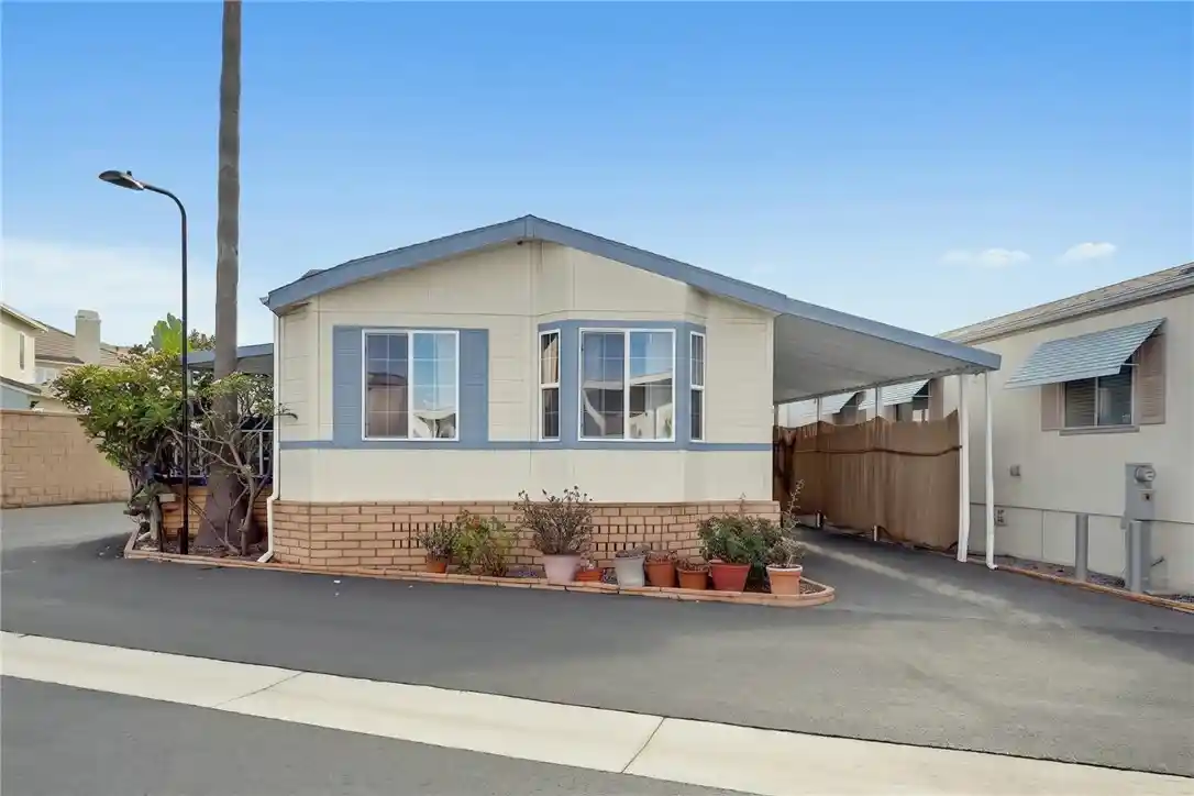 Manufactured home for sale at 5200 Heil Ave #28, Huntington Beach, CA 92649 | MLS# AR26192146