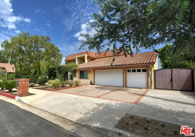 Photo 2 of Sale Pending at 9664 Andora Ave, Chatsworth, CA 91311 | MLS# 26915335 | Listing updated on 2026-10-08