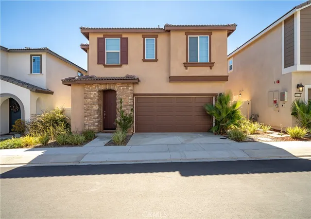 Listing Photo 2 - Condo for sale in building located at 36612 Desert Tortoise Rd, Murrieta, CA 92563