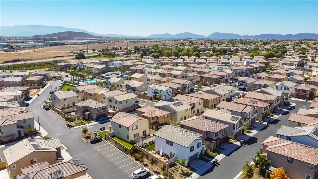 Listing Photo 30 - Condo for sale in 36612 Desert Tortoise Rd located at 36612 Desert Tortoise Rd, Murrieta, CA 92563 - Unit 36612 Desert Tortoise Rd