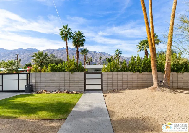 Photo 3 of Sale Pending at 530 N Calle Rolph, Palm Springs, CA 92262 | MLS# 26914545PS | Listing updated on 2026-10-06