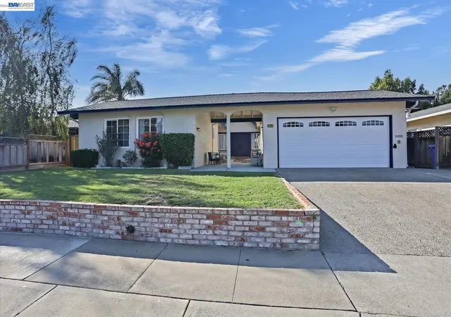 Photo 3 of Sale Pending at 5261 Sussex Pl, Newark, CA 94560 | MLS# 41146929 | Listing updated on 2026-09-30