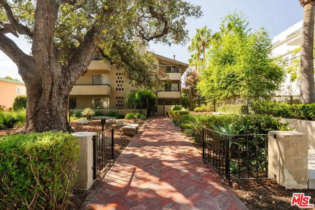 Listing Photo 1 - Condo for sale in 960 San Pasqual St located at 960 San Pasqual St, Pasadena, CA 91106 - Unit #203