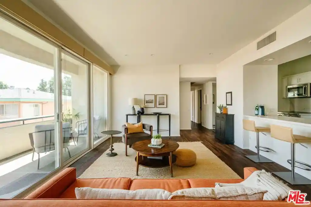 Listing Photo 2 - Condo for sale in 960 San Pasqual St located at 960 San Pasqual St, Pasadena, CA 91106 - Unit #203
