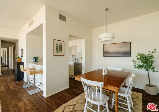 Listing Photo 5 - Condo for sale in building located at 960 San Pasqual St, Pasadena, CA 91106 - Unit #203