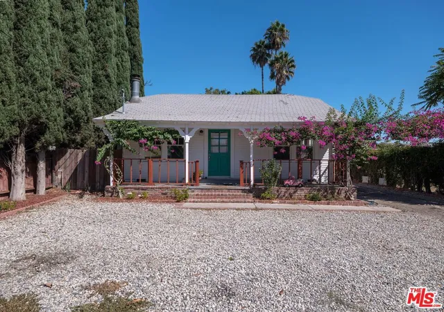 Photo 1 of Sale Pending at 20911 Vose St, Canoga Park, CA 91303 | MLS# 26942953 | Listing updated on 2026-09-17