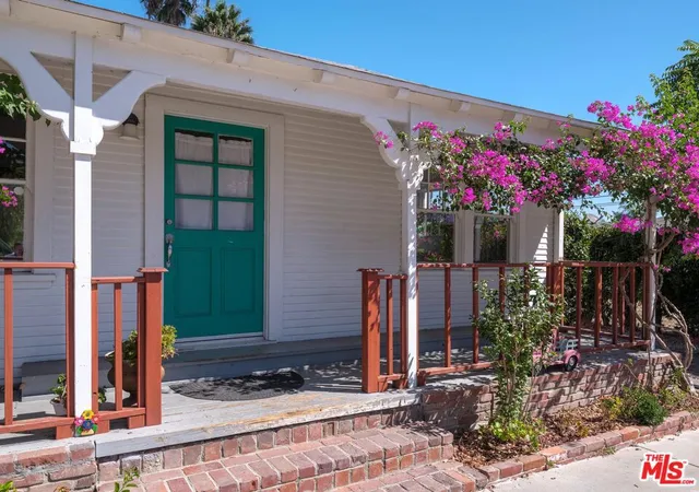 Photo 3 of Sale Pending at 20911 Vose St, Canoga Park, CA 91303 | MLS# 26942953 | Listing updated on 2026-09-17