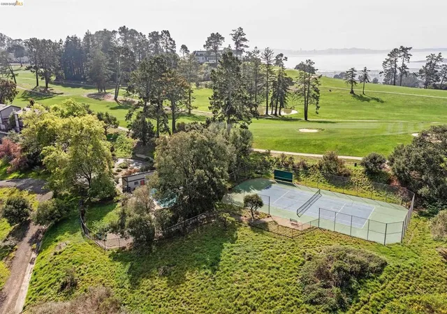 Photo 1 of Townhouse for sale at 407 Vista Hts Rd, El Cerrito, CA 94530 | MLS# 41146937 | Listing updated on 2026-09-13