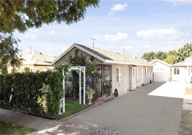 Photo 1 of Sale Pending at 10031 San Antonio, South Gate, CA 90280 | MLS# DW26192430 | Listing updated on 2026-09-30