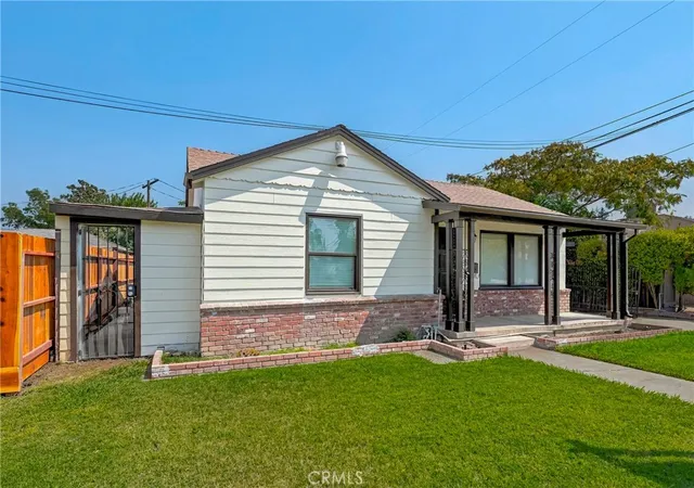 Photo 2 of Sale Pending at 209 East 18th, Merced, CA 95340 | MLS# MC26192421 | Listing updated on 2026-09-26