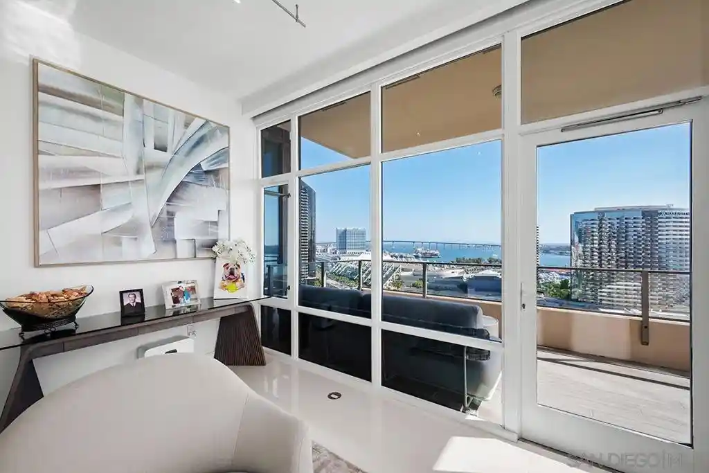 Listing Photo 2 - Condo for sale in 550 Front St located at 550 Front St, San Diego, CA 92101 - Unit #1708