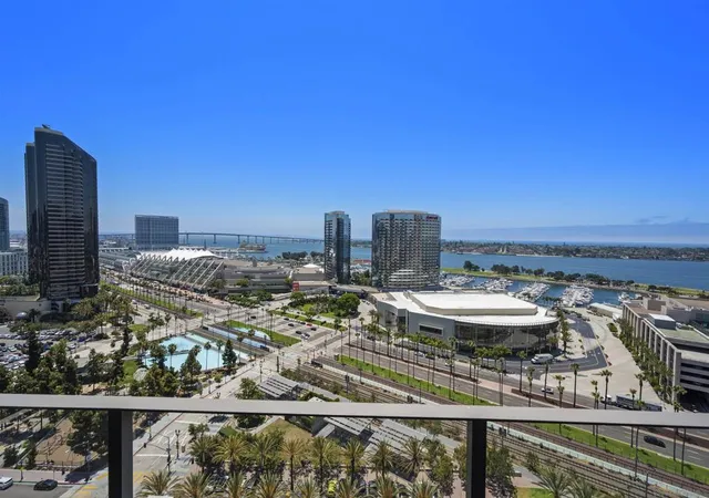 Listing Photo 3 - Condo for sale in building located at 550 Front St, San Diego, CA 92101 - Unit #1708