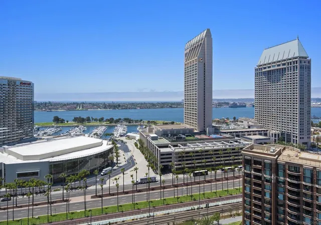 Listing Photo 5 - Condo for sale in building located at 550 Front St, San Diego, CA 92101 - Unit #1708