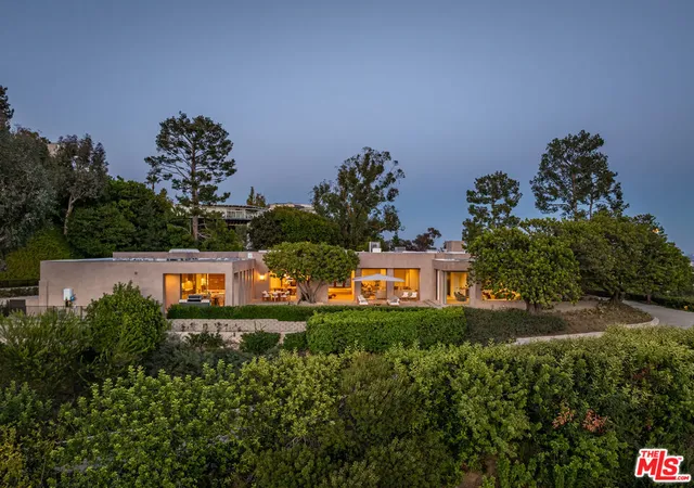 Photo 2 of Single family home for sale at 1016 N Hillcrest Rd, Beverly Hills, CA 90210 | MLS# 26895913 | Listing updated on 2026-09-28