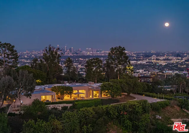 Photo 3 of Single family home for sale at 1016 N Hillcrest Rd, Beverly Hills, CA 90210 | MLS# 26895913 | Listing updated on 2026-10-28