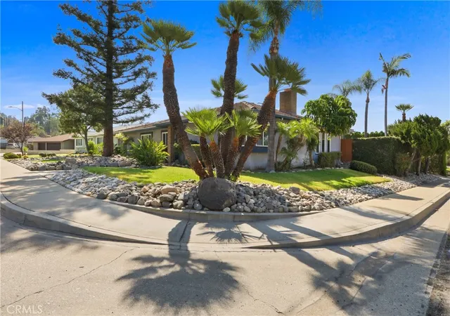 Photo 2 of Single family home for sale at 1414 E Laurel, Glendora, CA 91741 | MLS# CV26191730 | Listing updated on 2026-09-13