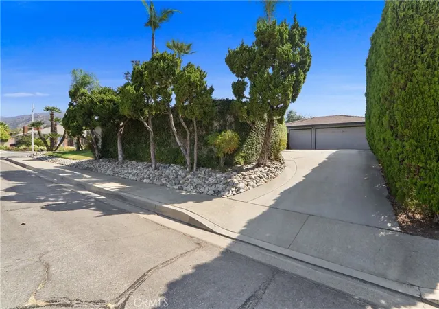 Photo 3 of Single family home for sale at 1414 E Laurel, Glendora, CA 91741 | MLS# CV26191730 | Listing updated on 2026-09-13