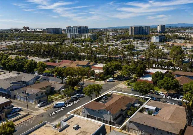 Photo 3 of House for sale at 306 E Wakefield, Anaheim, CA 92802 | MLS# OC26192409 | Listing updated on 2026-10-06