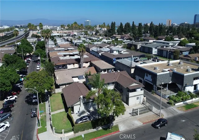 Photo 4 of House for sale at 306 E Wakefield, Anaheim, CA 92802 | MLS# OC26192409 | Listing updated on 2026-10-06